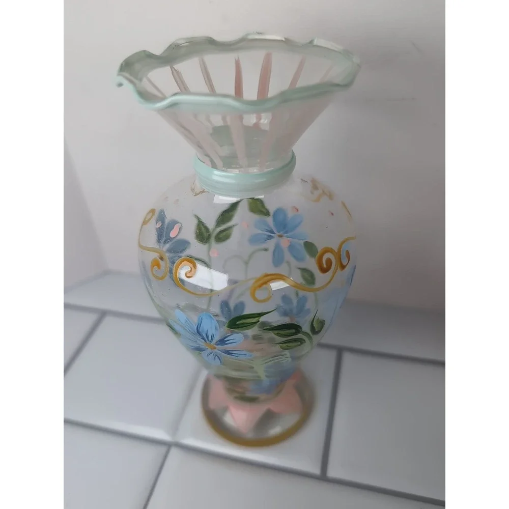 Set of 2 Tracy Porter Hand Painted Art Glass Floral Vases Scalloped Rim 6.5